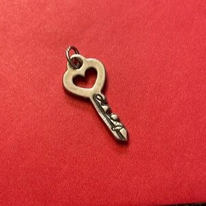 ⭐️James Avery Retired love key charm⭐️